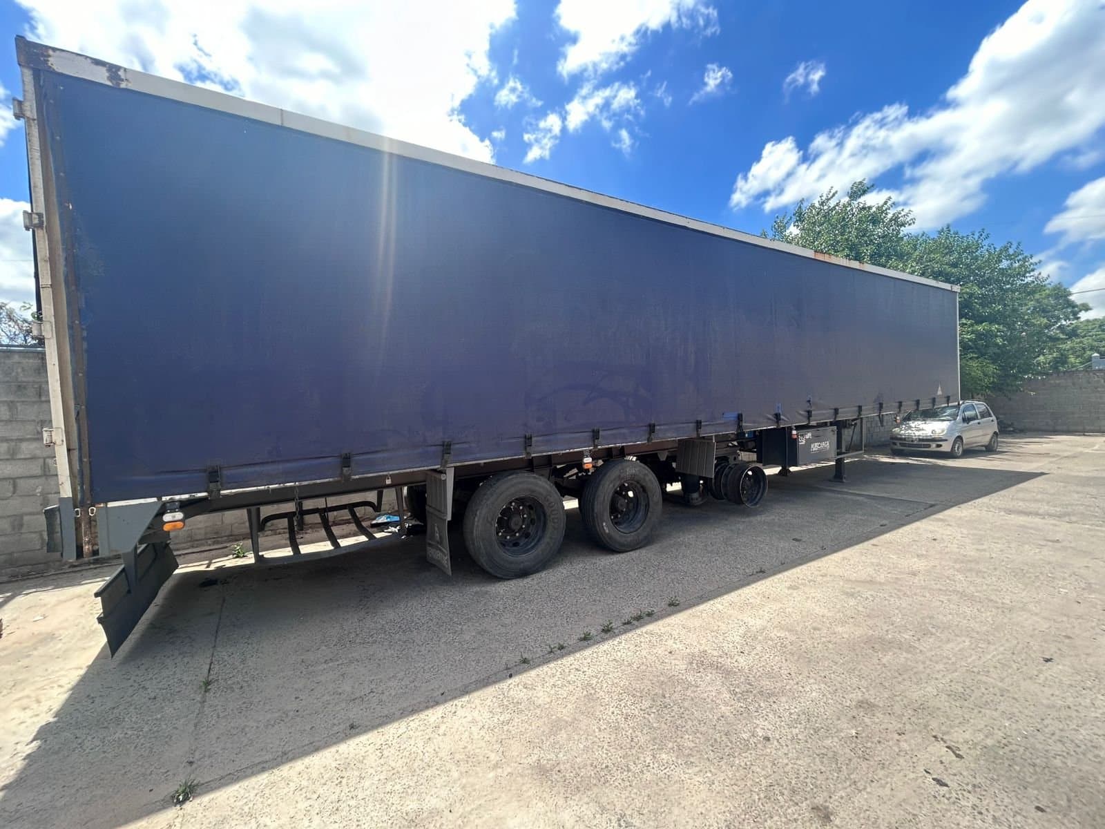 Pluscarga Curtain Sider 2011